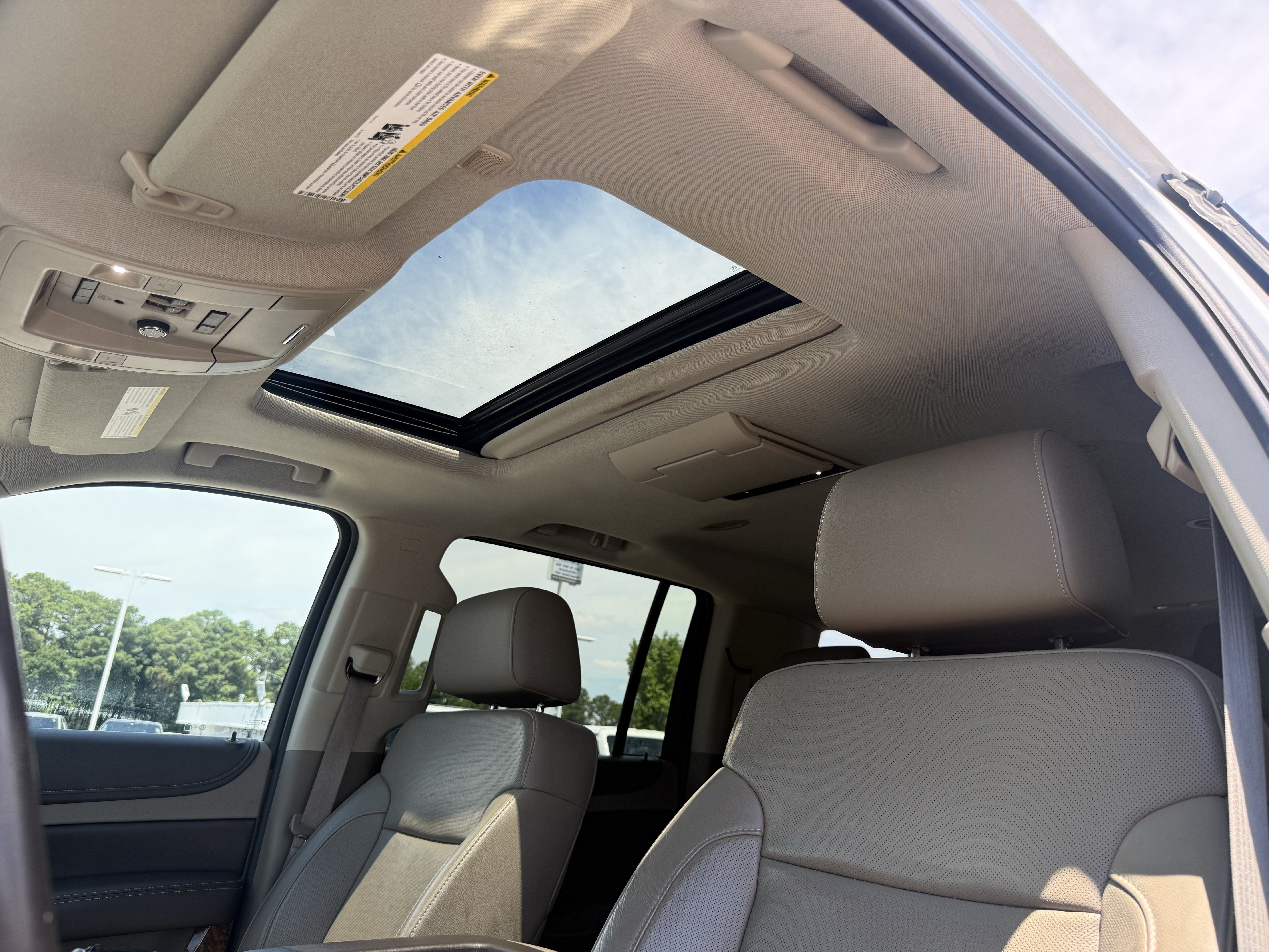 Used 2016 Chevrolet Suburban LTZ RWD image 29
