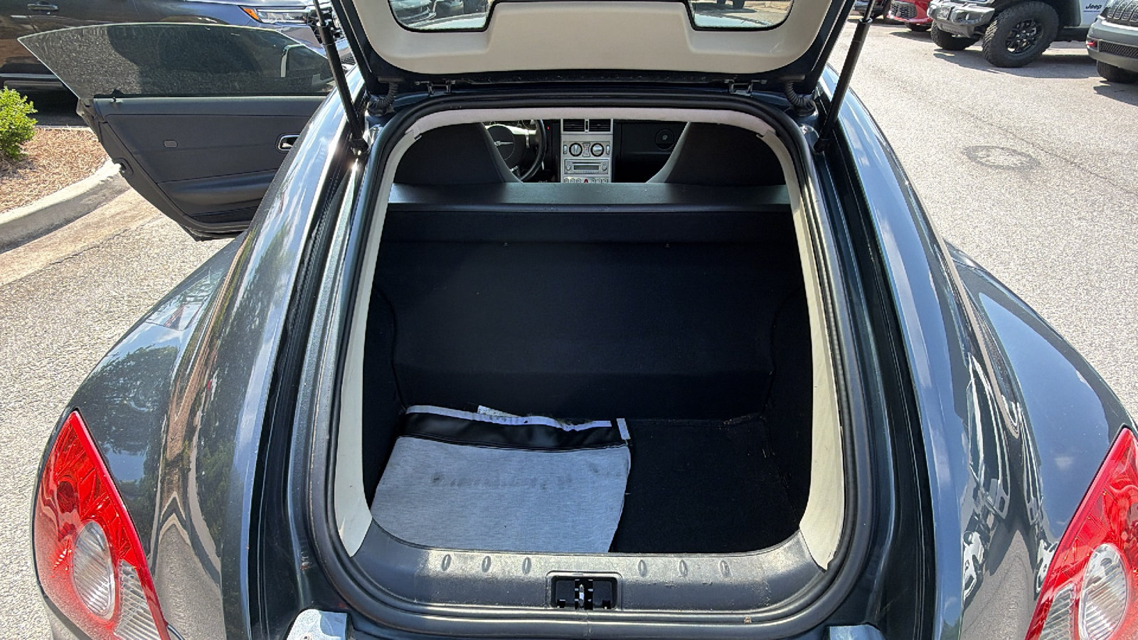 Used 2007 Chrysler Crossfire Limited RWD image 13