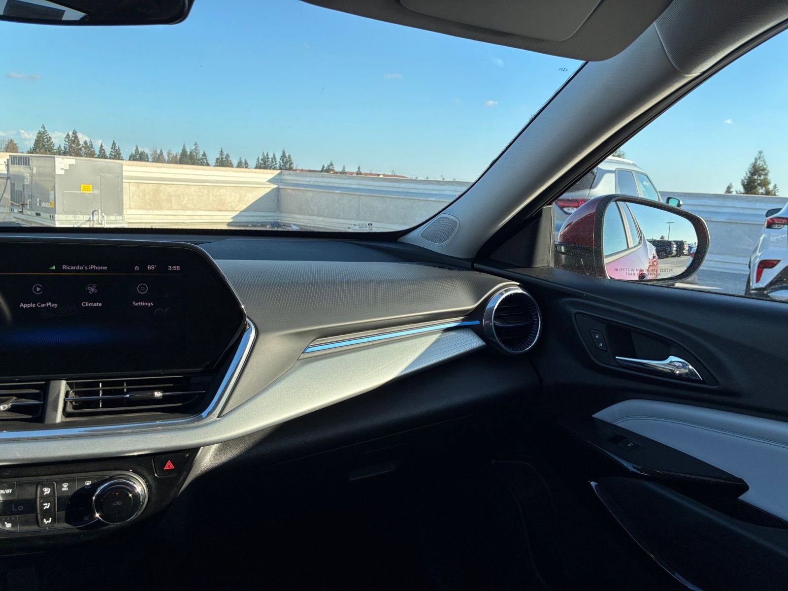 Used 2025 Chevrolet Trax LT w/ LT Convenience Package image 33