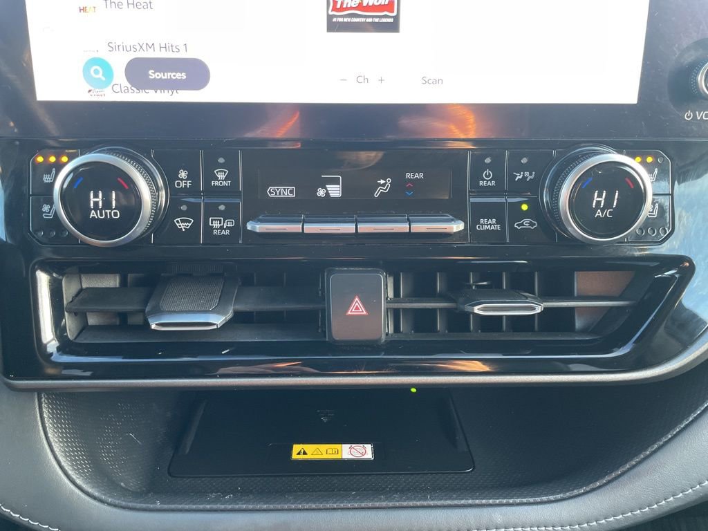 Used 2023 Toyota Highlander Limited image 22