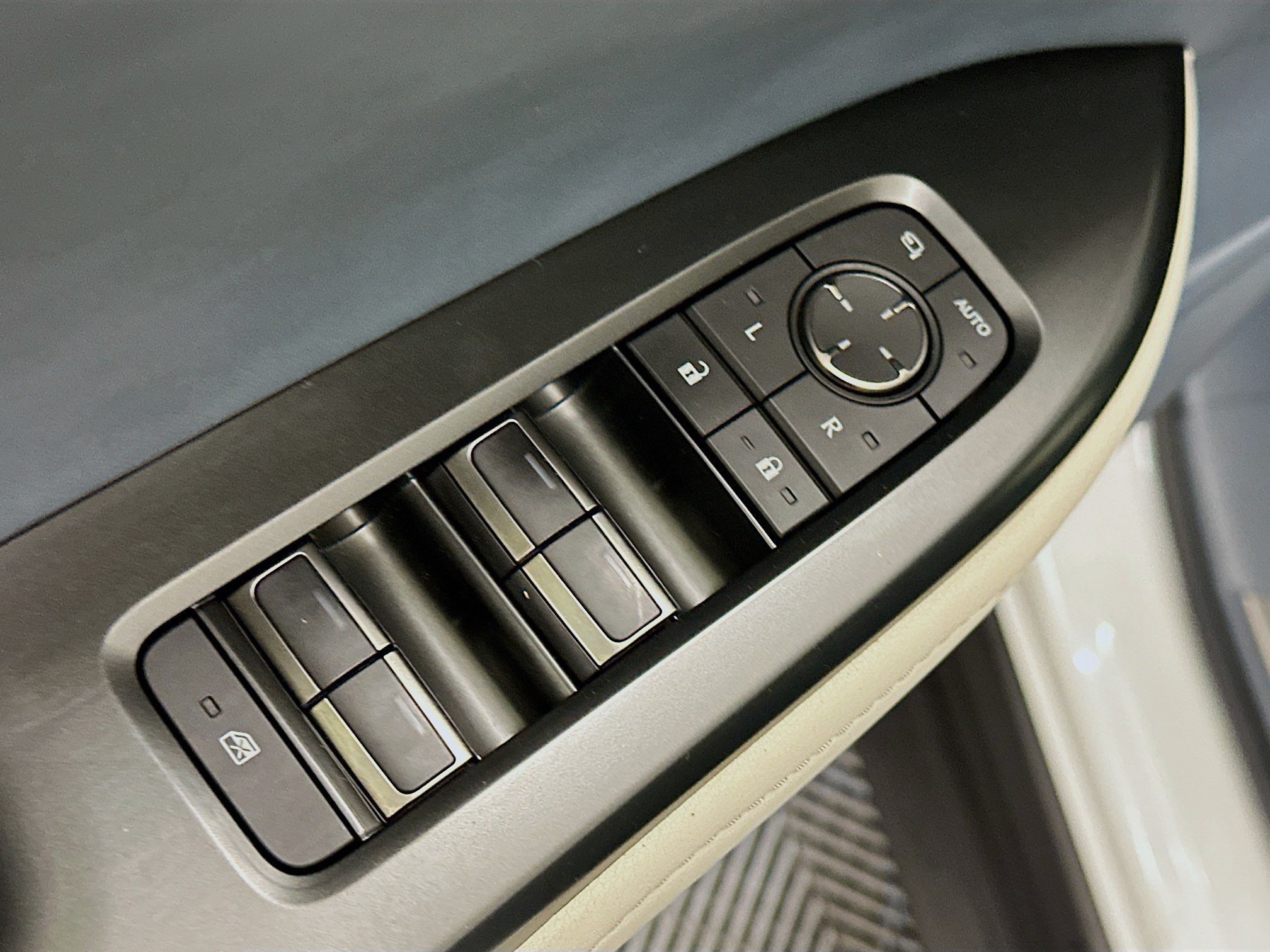 Used 2023 Lexus RZ 450e Premium w/ Technology Package AWD/4WD image 15