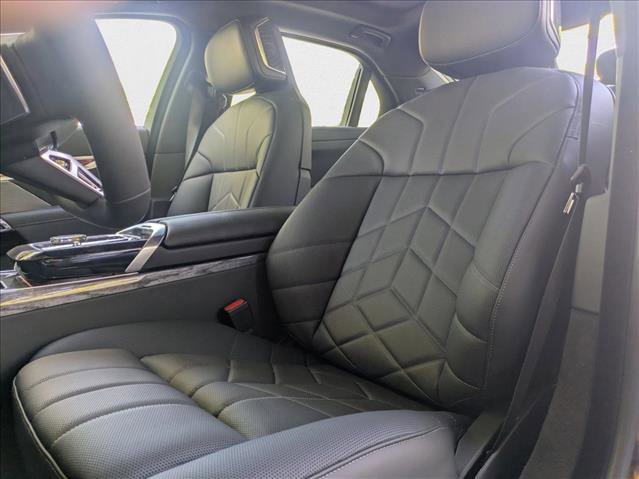 New 2025 BMW 750e xDrive w/ Premium Package image 4