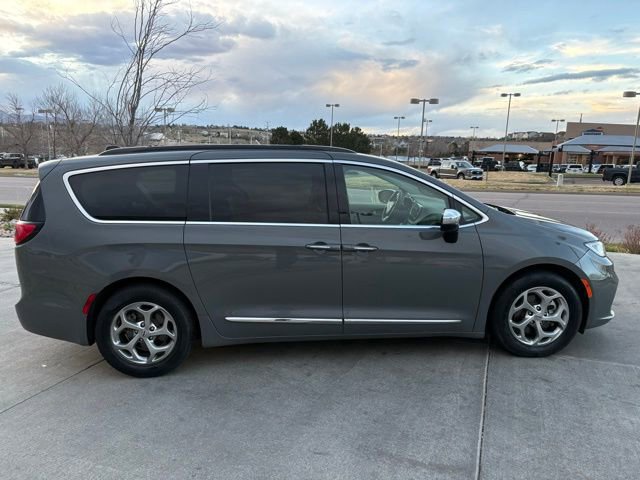 Used 2023 Chrysler Pacifica Limited image 9