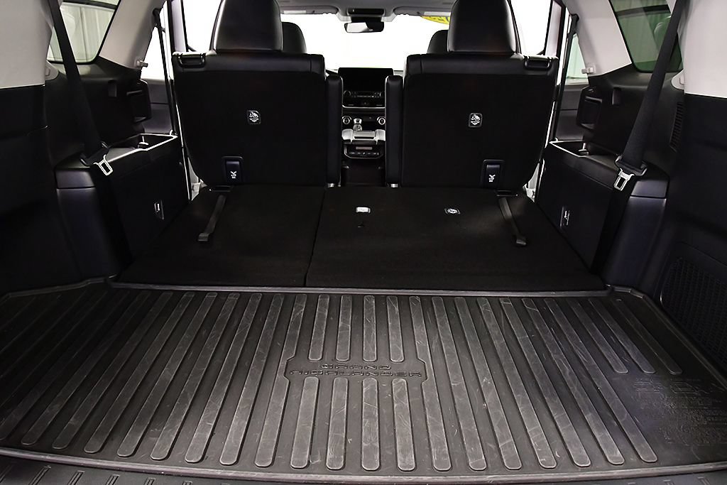 Used 2025 Toyota Grand Highlander AWD Hybrid image 32