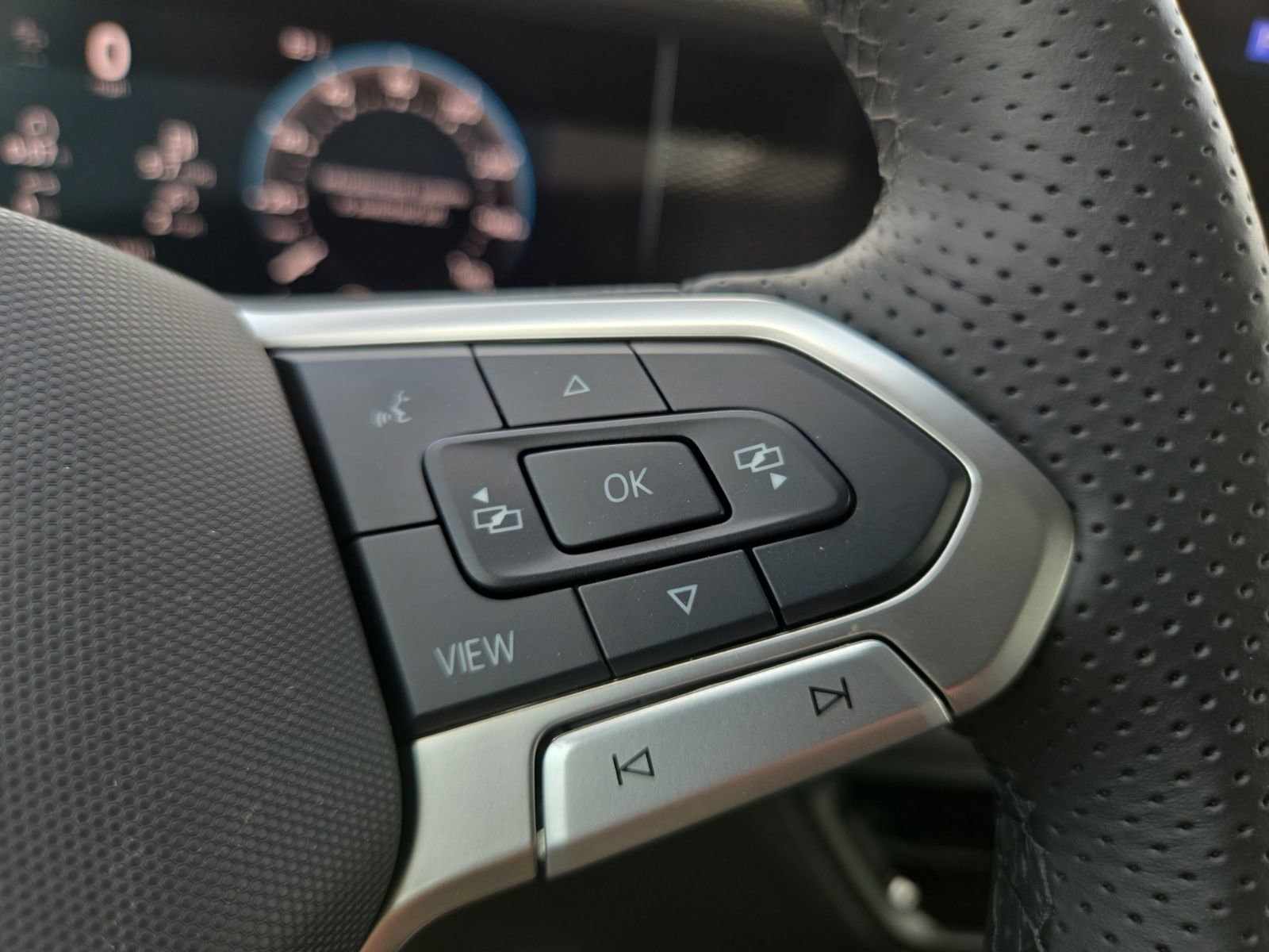 New 2026 Volkswagen Tiguan SE R-Line AWD/4WD image 26