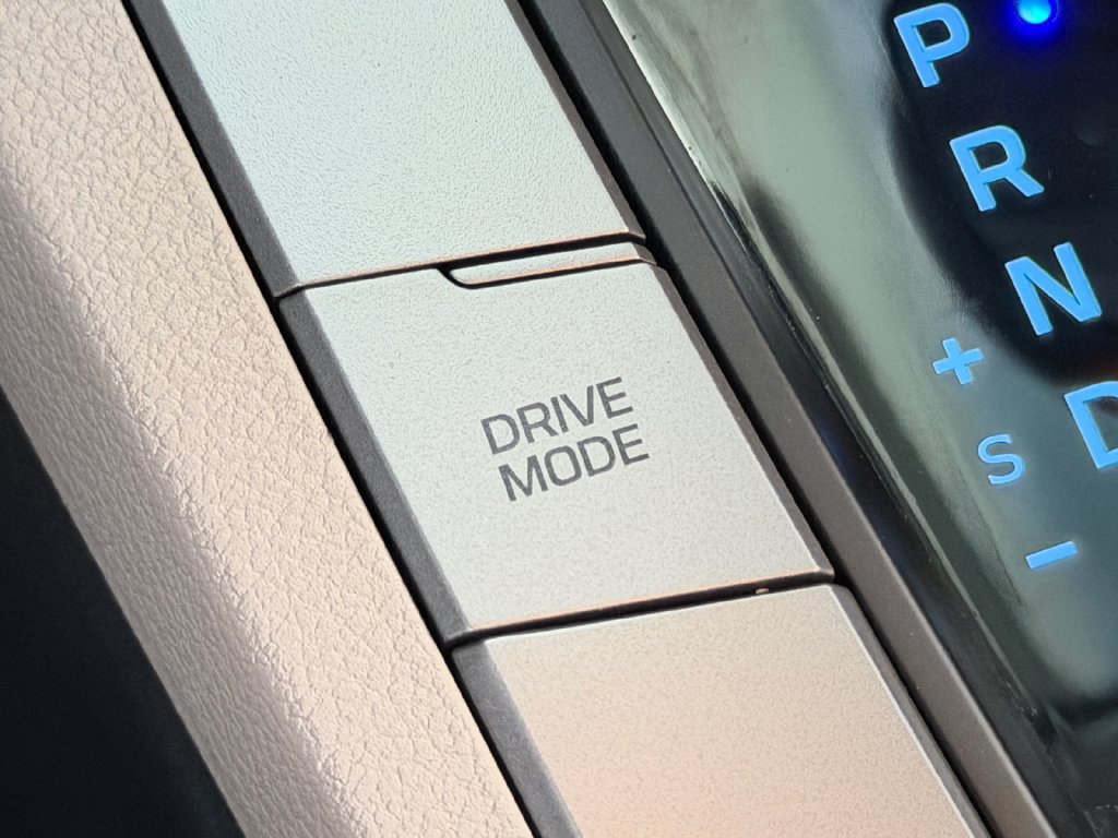 Used 2020 Hyundai Elantra SE FWD image 42
