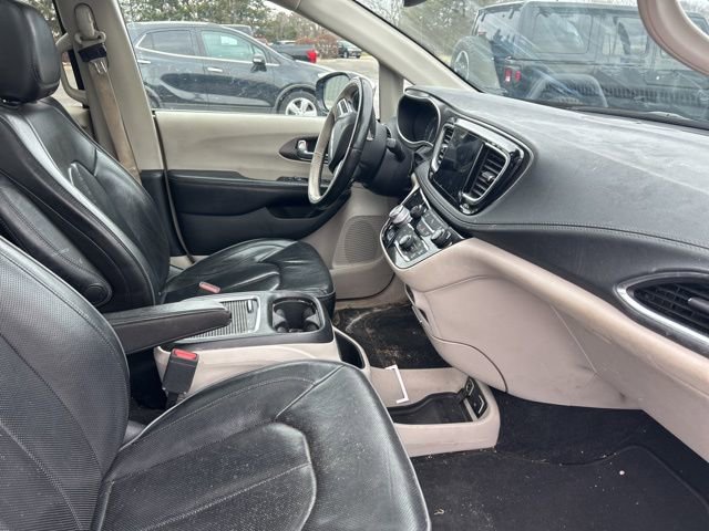 Used 2019 Chrysler Pacifica Limited image 7