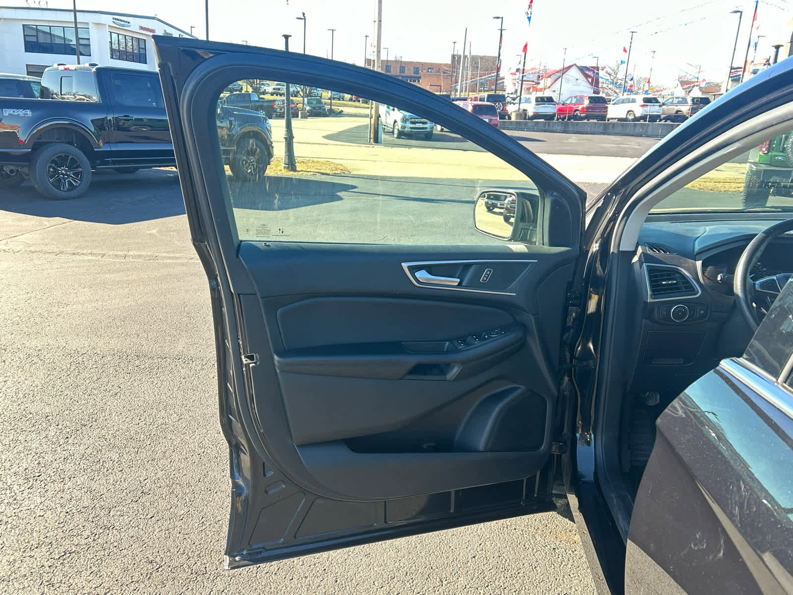 Used 2023 Ford Edge SEL image 15