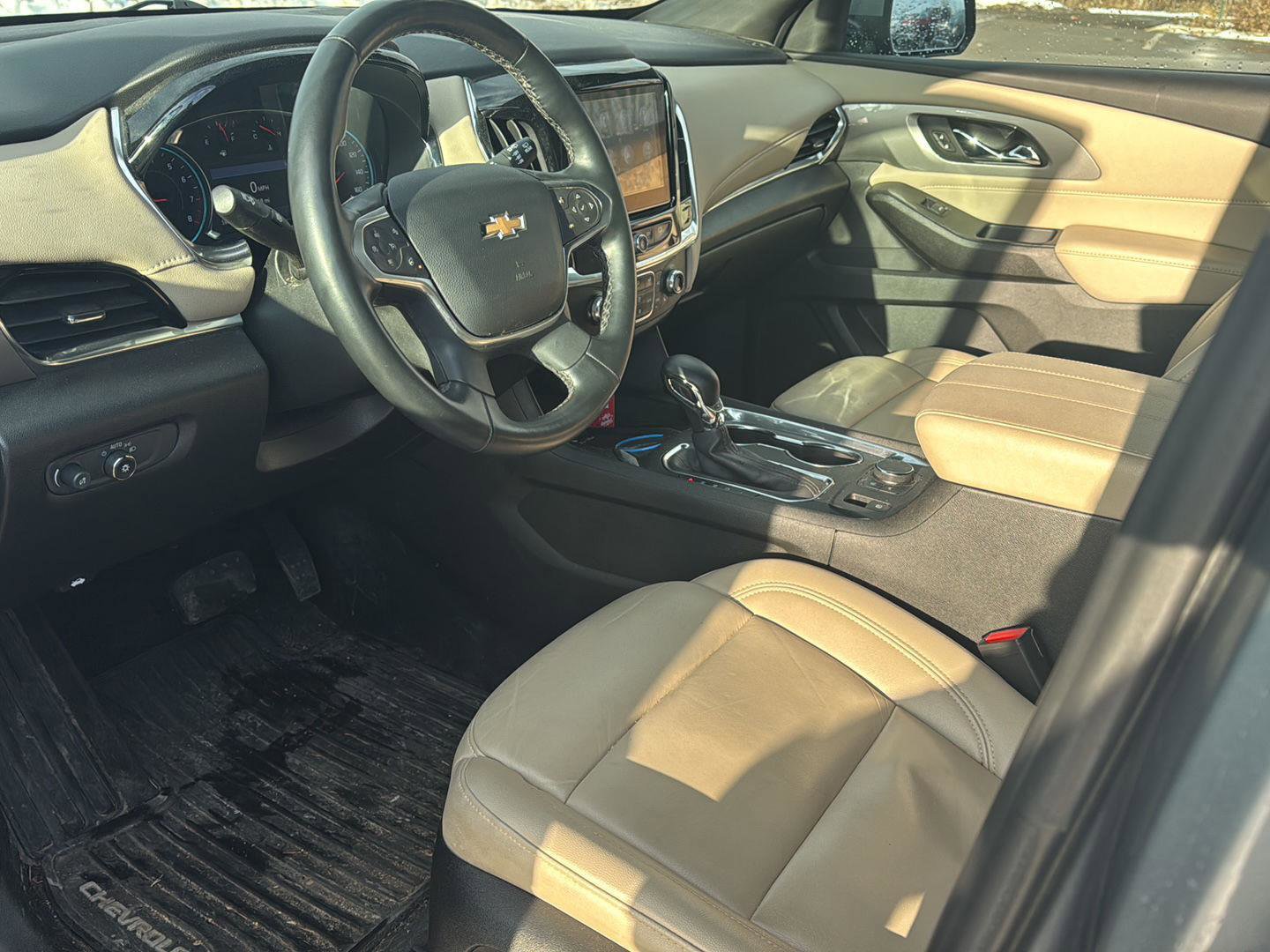 Used 2023 Chevrolet Traverse LT image 12