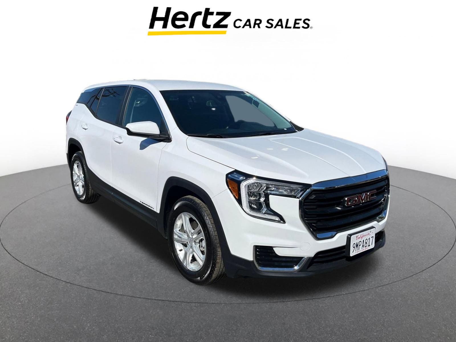 Used 2024 GMC Terrain SLE image 1
