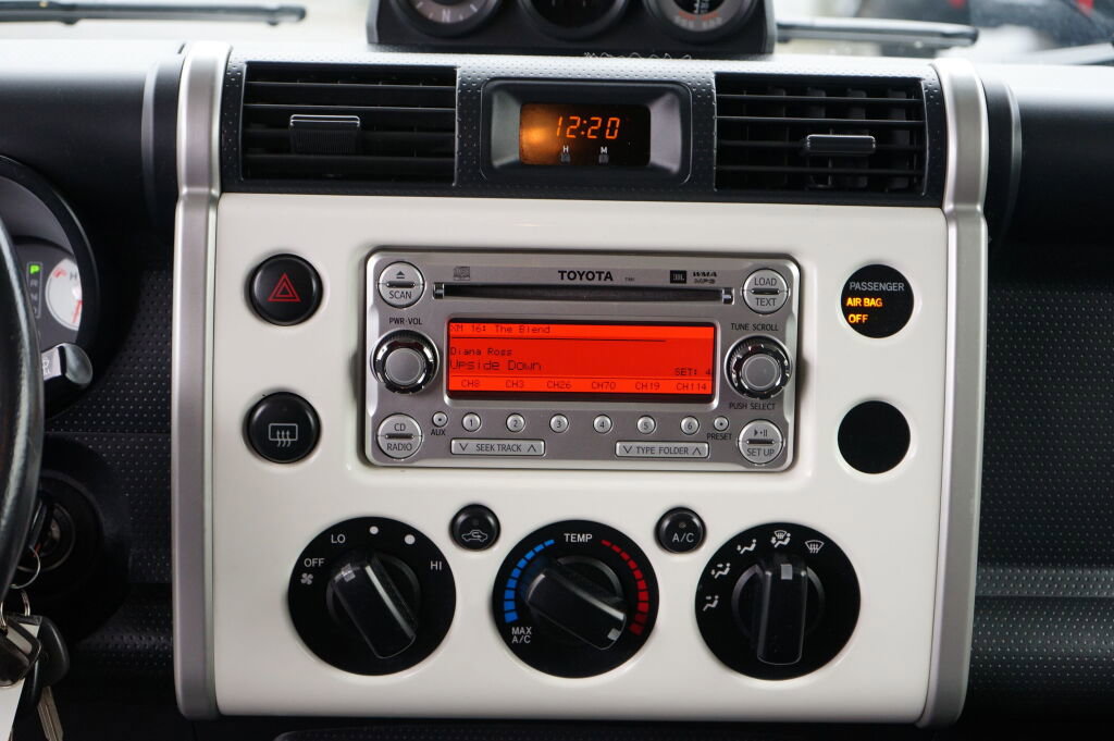 Used 2014 Toyota FJ Cruiser 4WD image 14