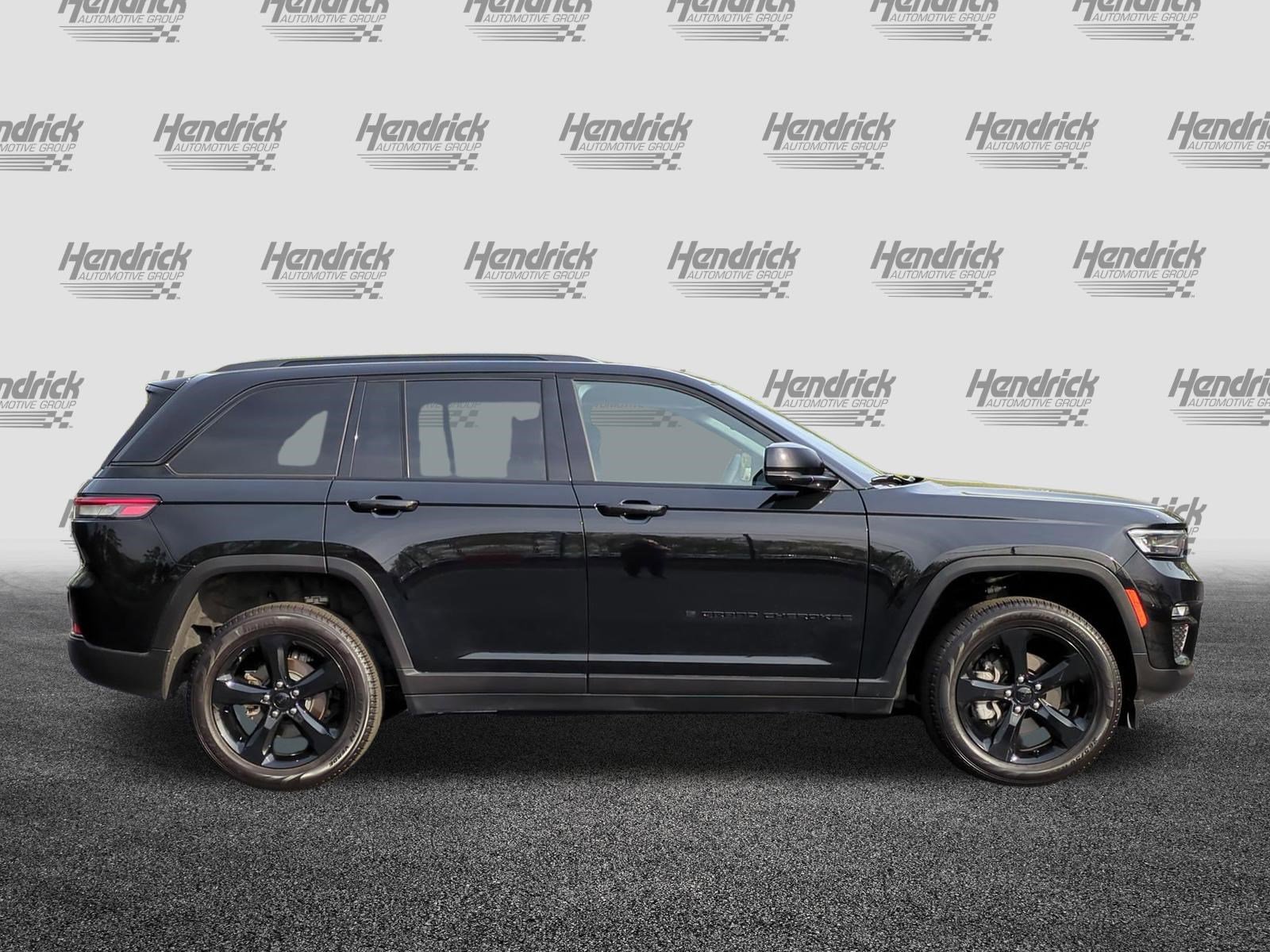 Used 2025 Jeep Grand Cherokee Limited w/ Black Appearance Package RWD image 11