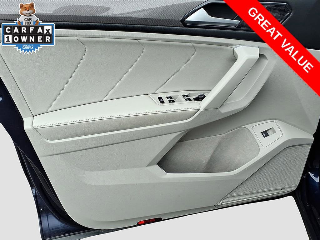 Used 2024 Volkswagen Tiguan SE w/ Panoramic Sunroof Package AWD/4WD image 17