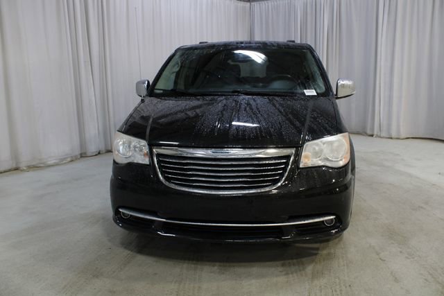 Used 2014 Chrysler Town & Country Touring-L w/ Driver Convenience Group image 32