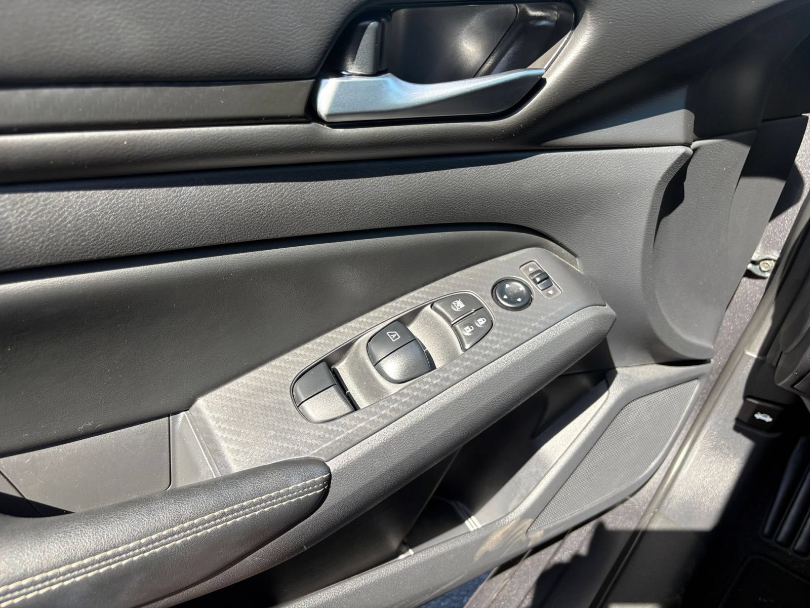 Used 2025 Nissan Altima 2.5 SV FWD image 18