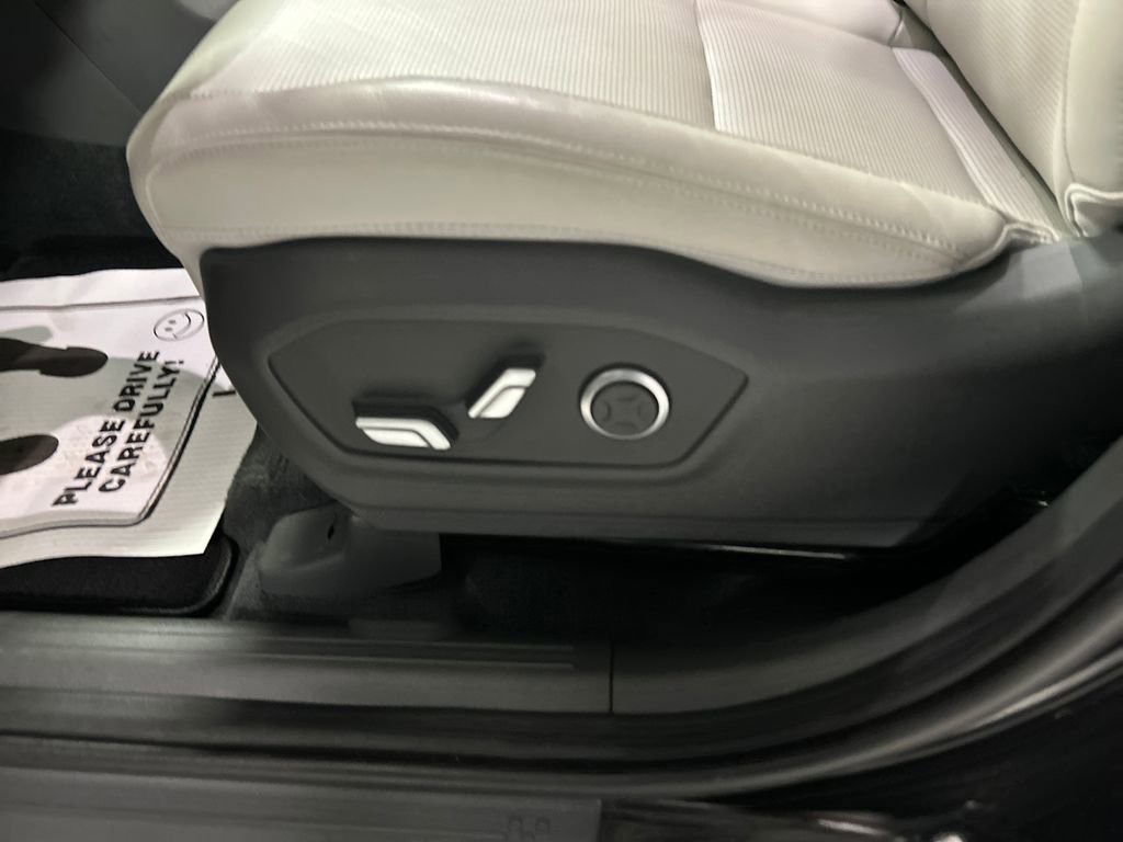 Used 2025 Hyundai Santa Fe Limited image 11