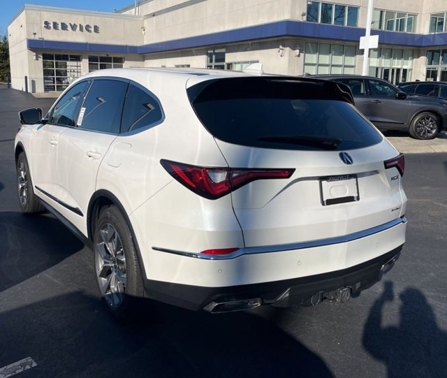 Used 2024 Acura MDX SH-AWD w/ Technology Package image 3