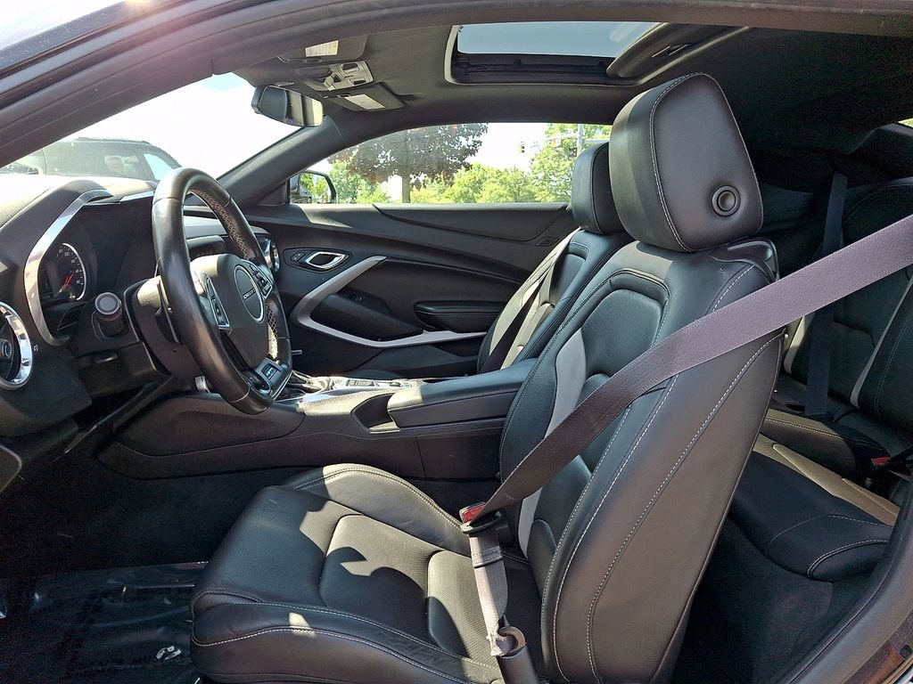 Used 2017 Chevrolet Camaro LT RWD image 13