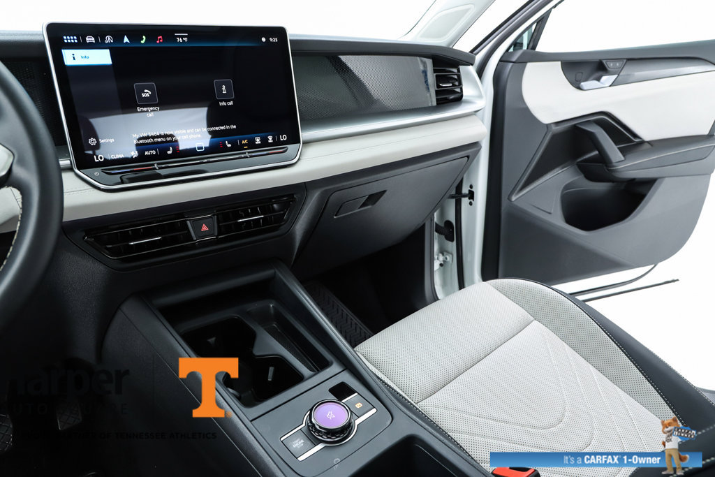 New 2025 Volkswagen Tiguan SE w/ Panoramic Sunroof Package AWD/4WD image 23