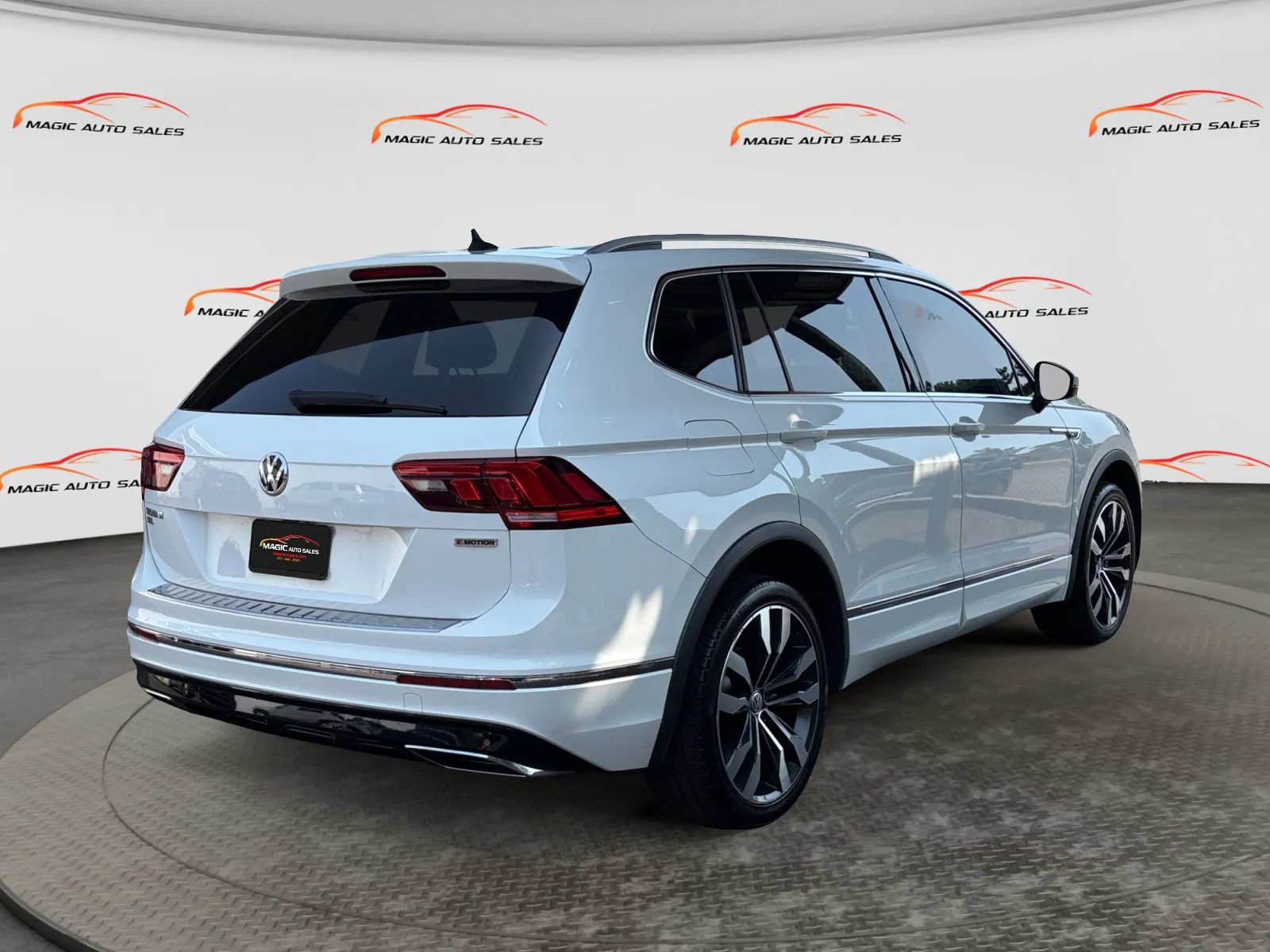 Used 2021 Volkswagen Tiguan SEL Premium R-Line AWD/4WD image 8