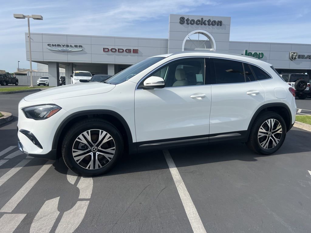 Used 2025 Mercedes-Benz GLA 250 4MATIC image 2
