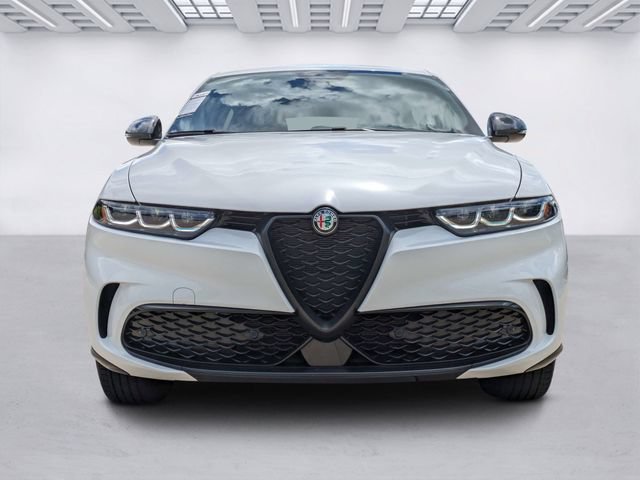 Used 2025 Alfa Romeo Tonale w/ Premium Package AWD/4WD image 2