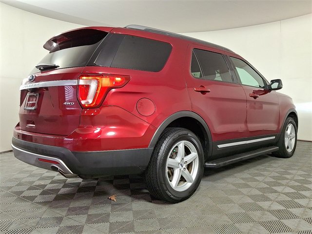 Used 2017 Ford Explorer XLT w/ Equipment Group 202A image 9