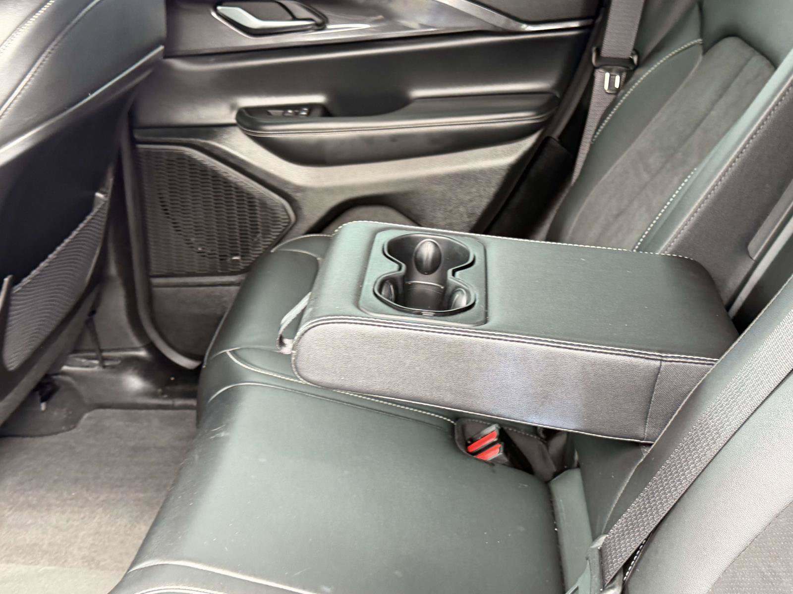 Used 2023 Jeep Grand Cherokee Altitude AWD/4WD image 15