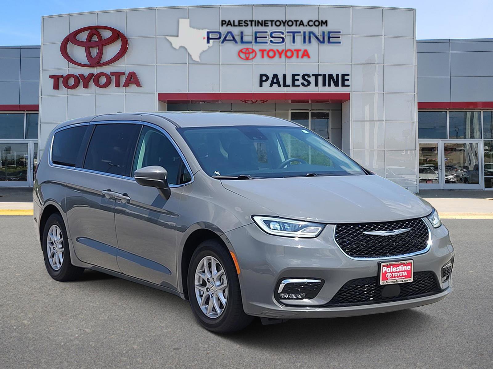 Used 2023 Chrysler Pacifica Touring-L