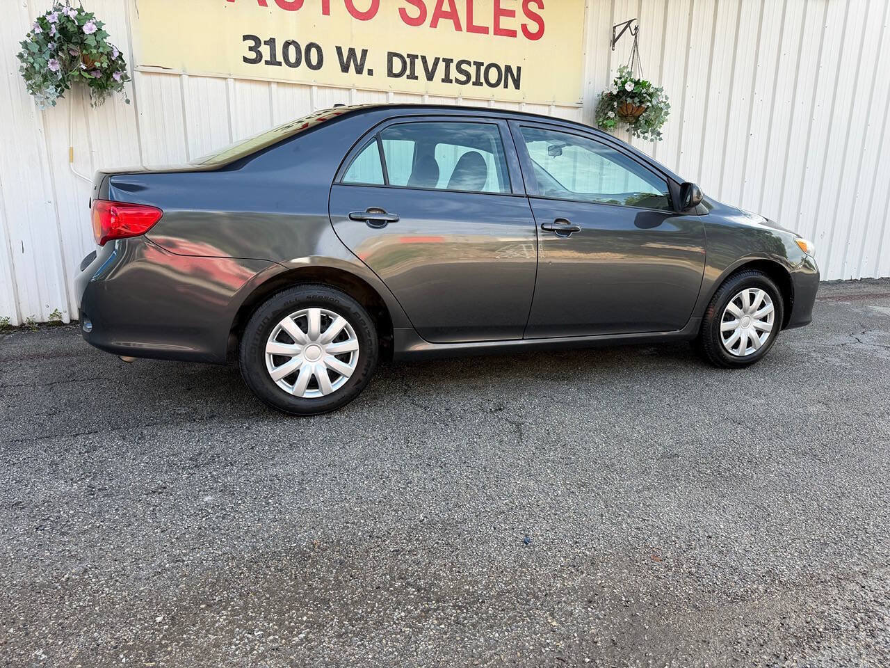 Used 2010 Toyota Corolla LE FWD image 4