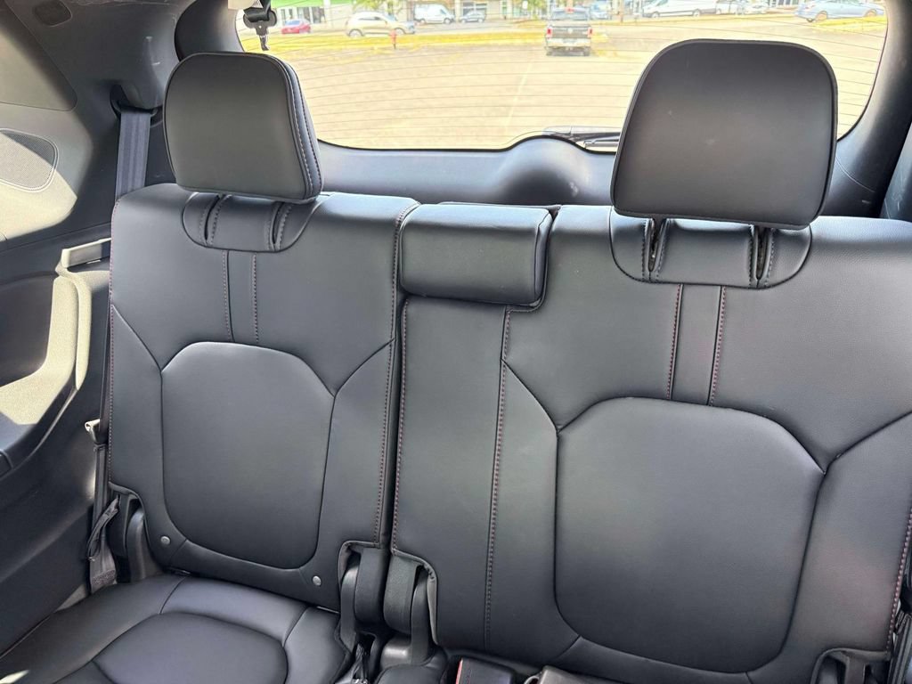 Used 2025 Honda Pilot Black Edition image 14