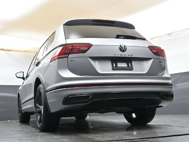 Used 2024 Volkswagen Tiguan SE R-Line AWD/4WD image 33