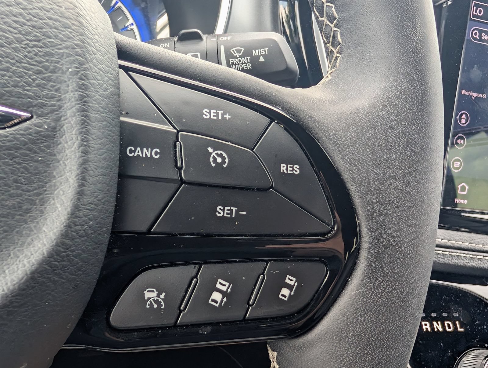 Used 2025 Chrysler Pacifica Limited FWD image 14