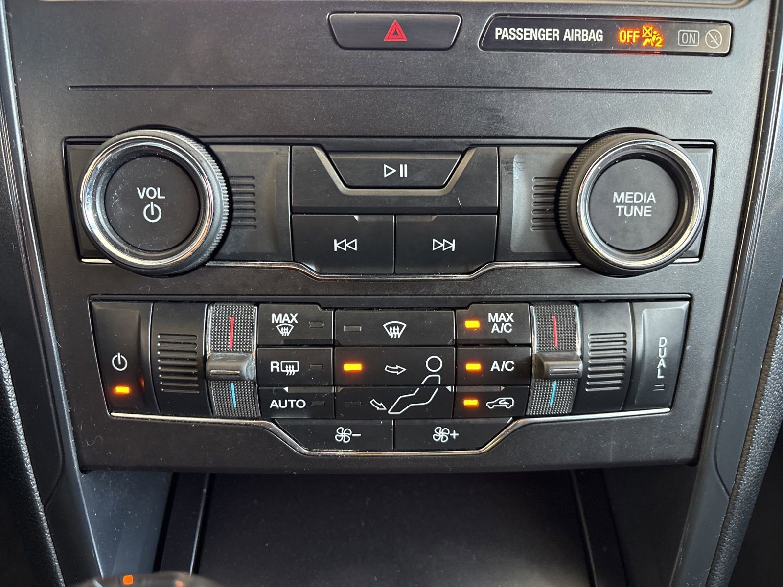 Used 2019 Ford Explorer XLT w/ Equipment Group 201A FWD image 36