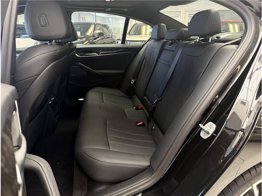 Used 2023 BMW 530e w/ M Sport Package RWD image 32