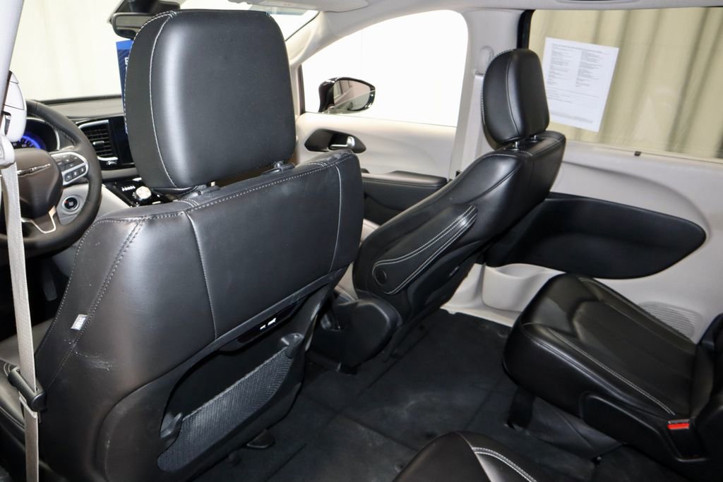 Used 2024 Chrysler Pacifica Touring-L FWD image 23