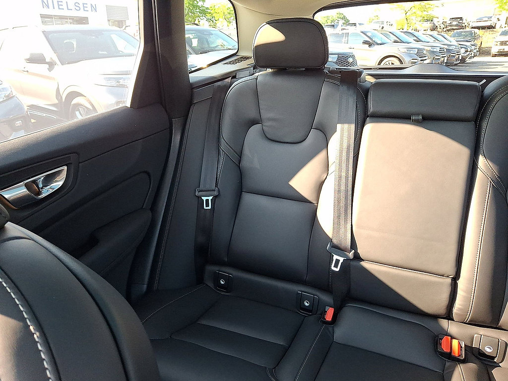 Certified 2025 Ford Explorer Active AWD/4WD image 12