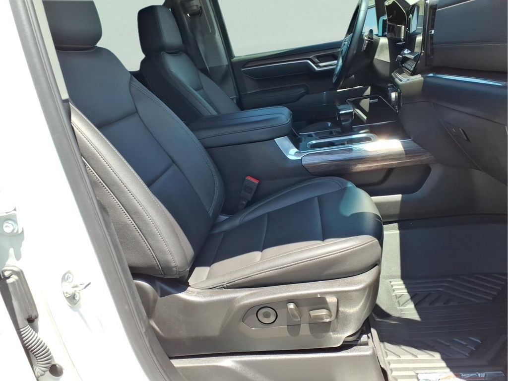 Used 2025 Chevrolet Silverado 1500 LTZ AWD/4WD image 15