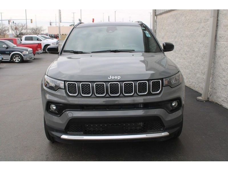Used 2023 Jeep Compass Limited image 11