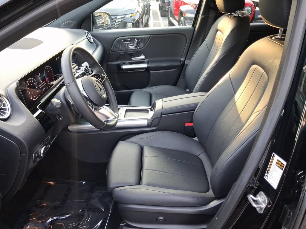 Used 2025 Mercedes-Benz GLA 250 4MATIC w/ Winter Package image 14