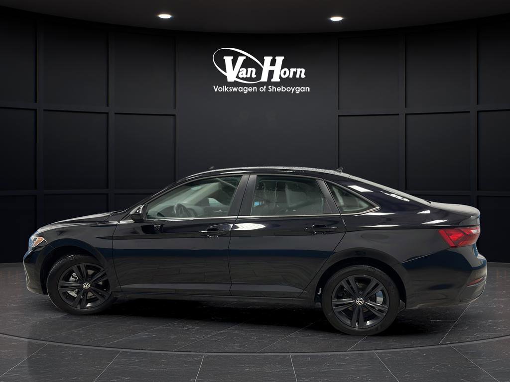 Used 2024 Volkswagen Jetta SE w/ Panoramic Sunroof Package FWD image 6