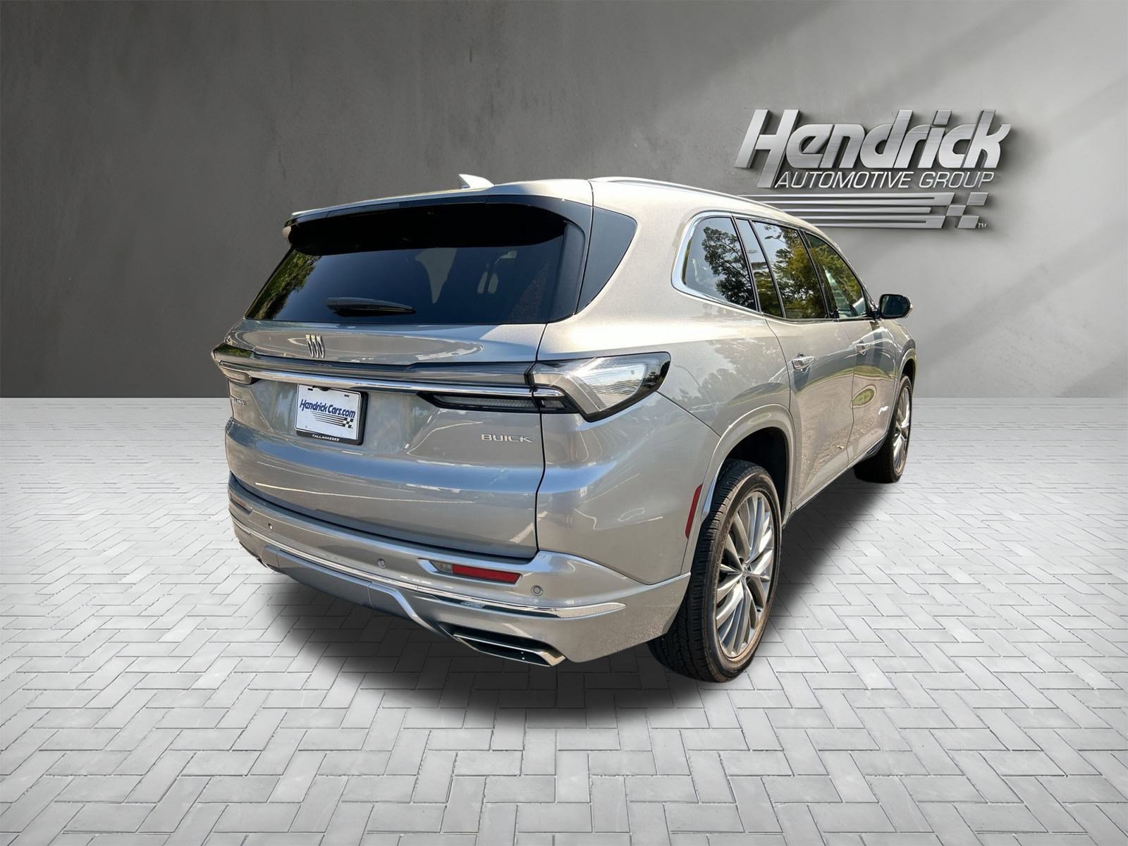 Used 2025 Buick Enclave Avenir image 9
