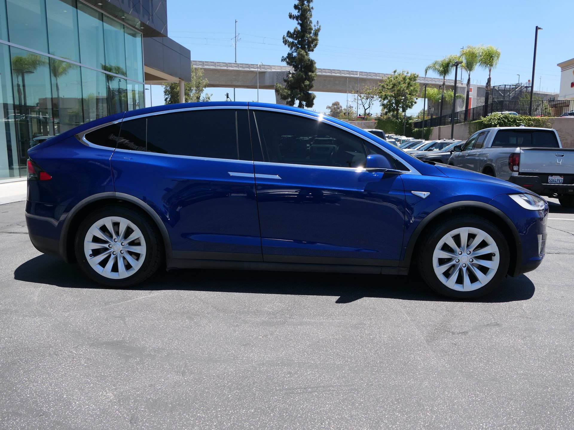 Used 2016 Tesla Model X 90D AWD/4WD image 2