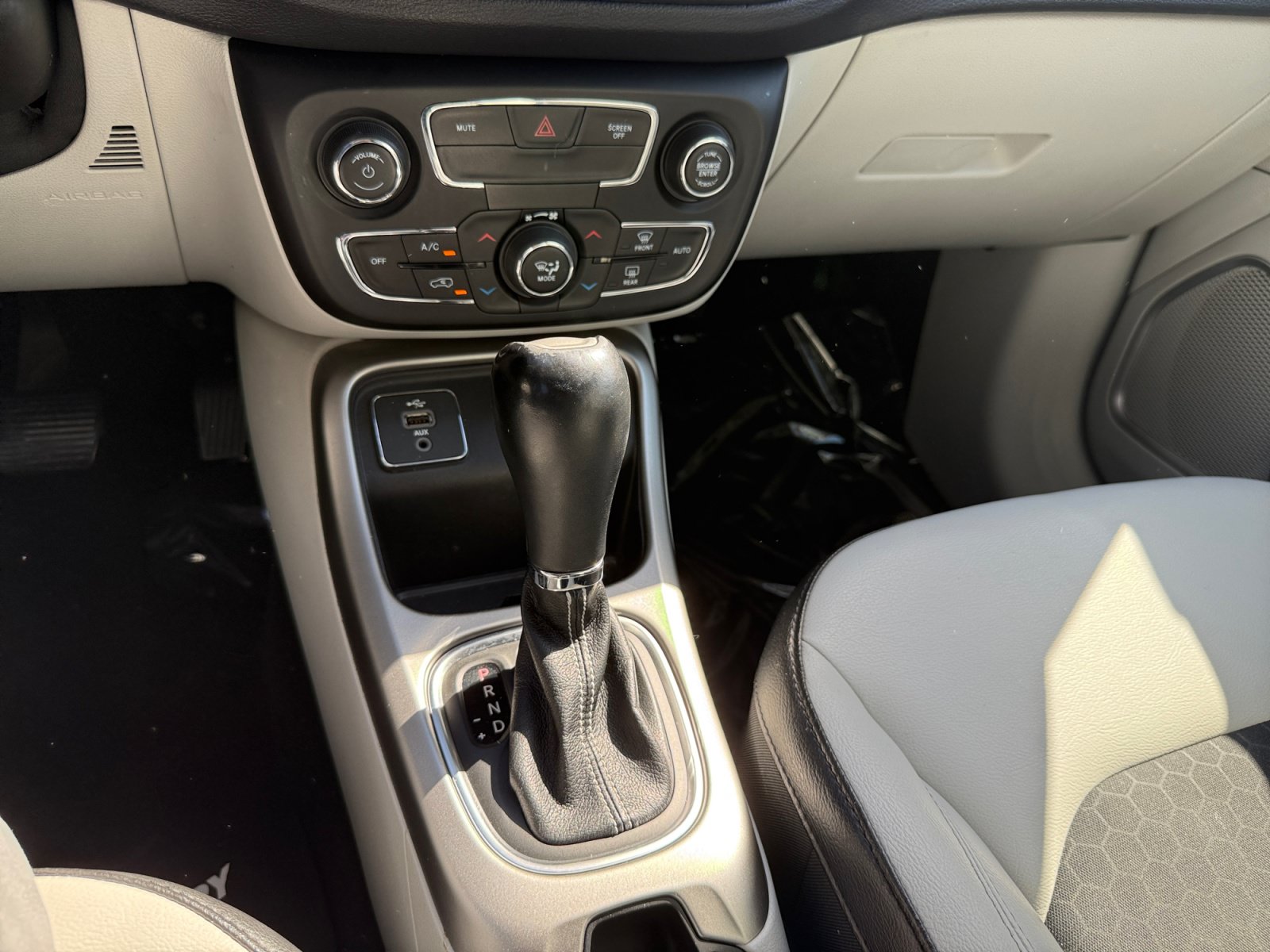 Used 2018 Jeep Compass Latitude w/ Popular Equipment Group FWD image 13