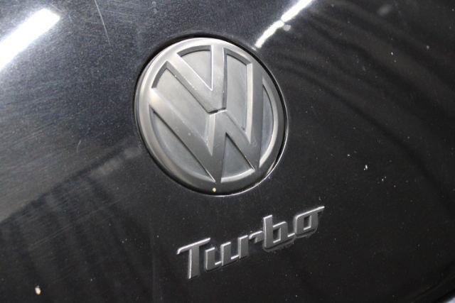 Used 2013 Volkswagen Beetle 2.0T image 7