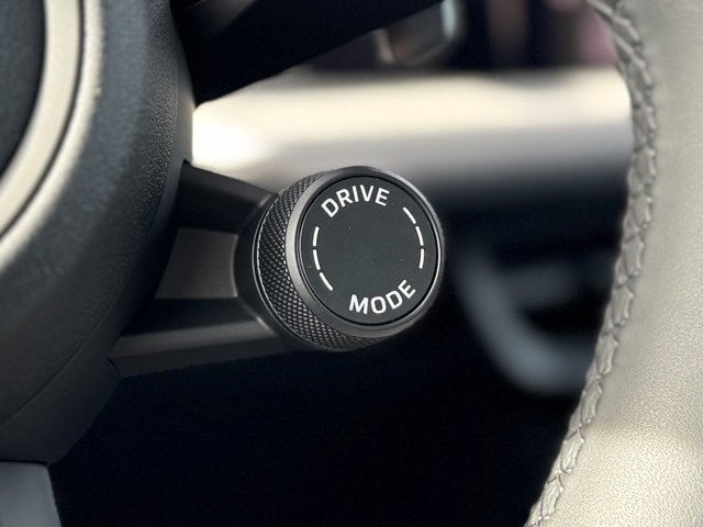 Used 2025 Porsche Cayenne image 22