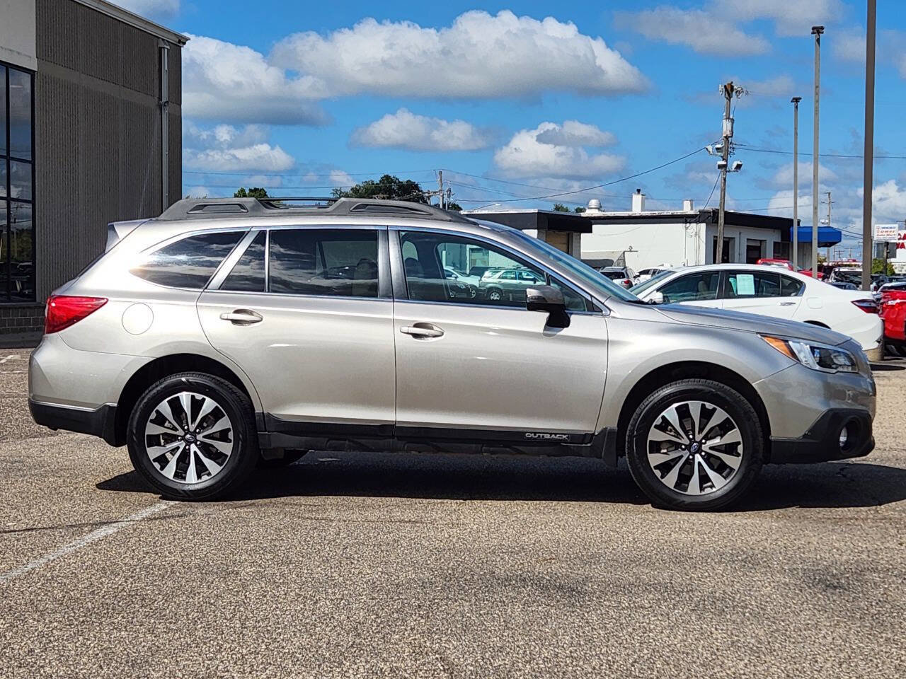 Used 2017 Subaru Outback 3.6R Limited image 10