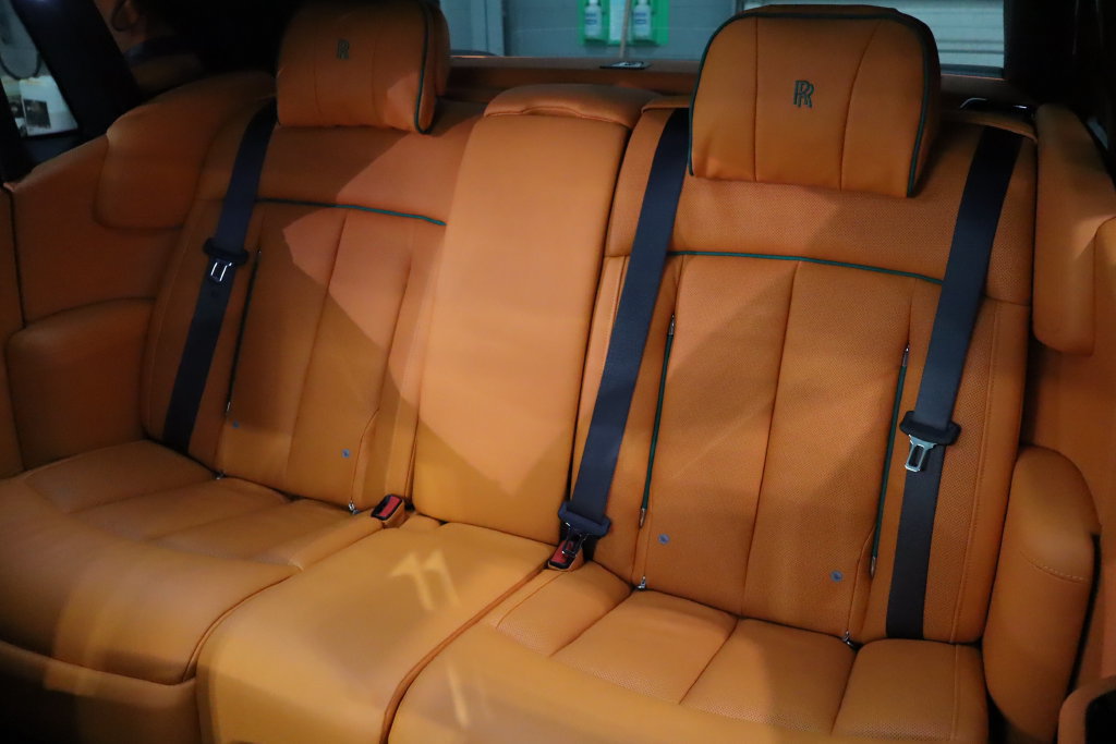 Used 2023 Rolls-Royce Phantom Sedan w/ Leather Finishing Pack RWD image 15