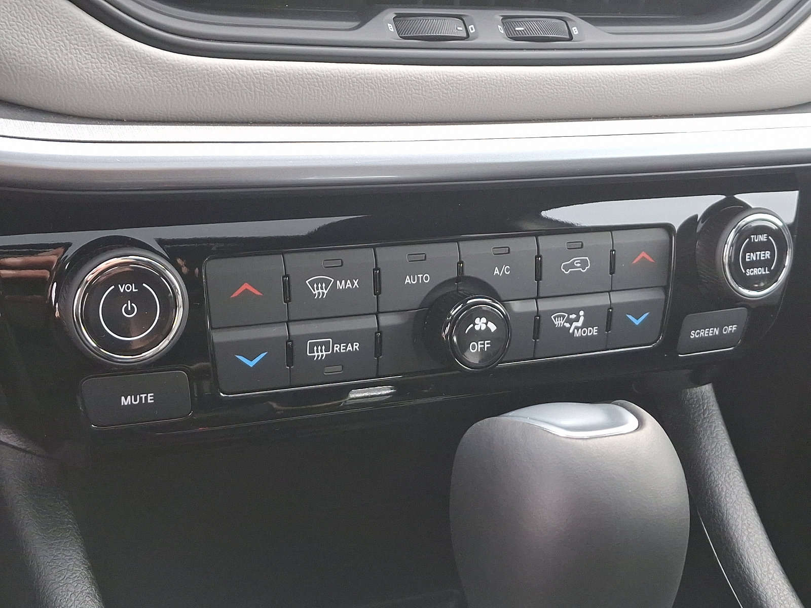 New 2025 Jeep Compass Limited w/ Sun & Sound Group image 13