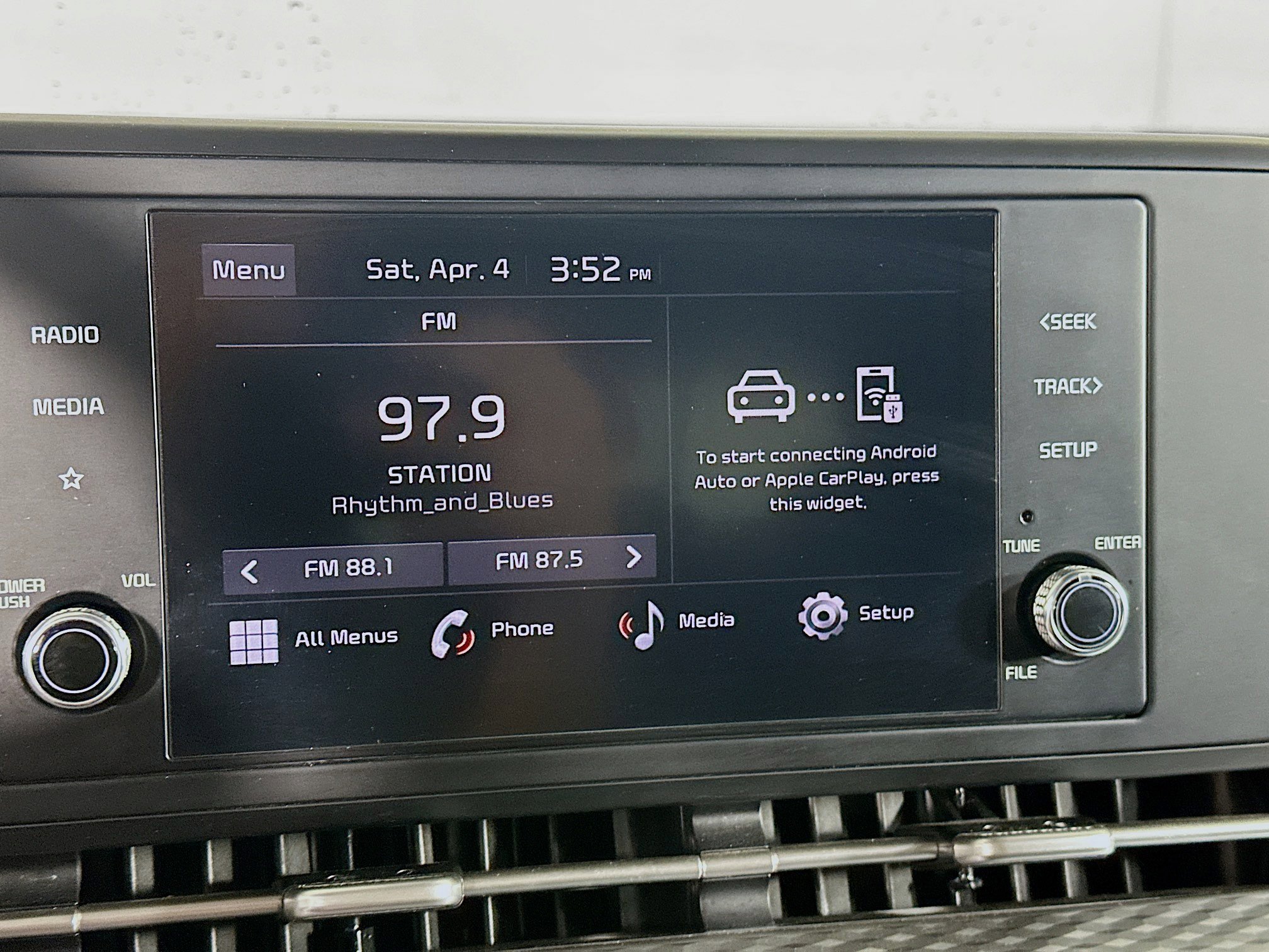 Used 2024 Kia Carnival LX image 21